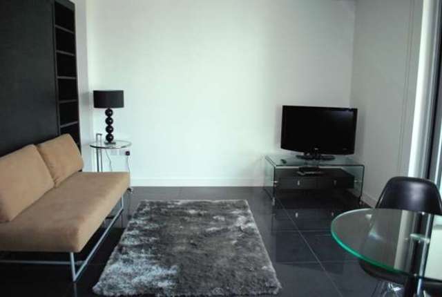  Image of Flat to rent in Pan Peninsula Square London E14 at Canary Wharf, E14 9HD