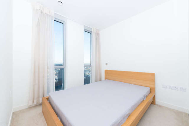  Image of 2 bedroom Flat to rent in Pan Peninsula Square London E14 at Canary Wharf, E14 9HQ