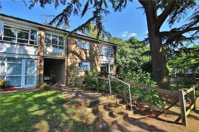  Image of 2 bedroom Apartment for sale in Pares Close Horsell Woking GU21 at Horsell Surrey Horsell, GU21 4QN