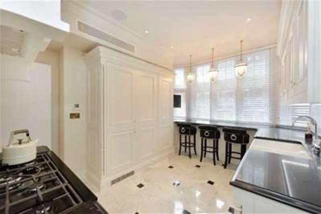 Image of 3 bedroom Flat for sale in Knightsbridge London SW1X at London, SW1X 7JW