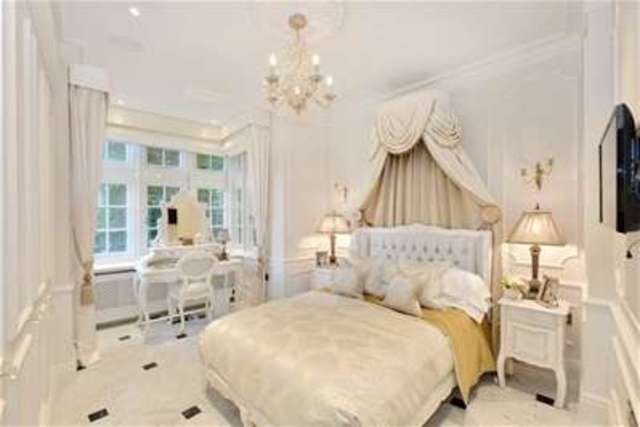  Image of 3 bedroom Flat for sale in Knightsbridge London SW1X at London, SW1X 7JW