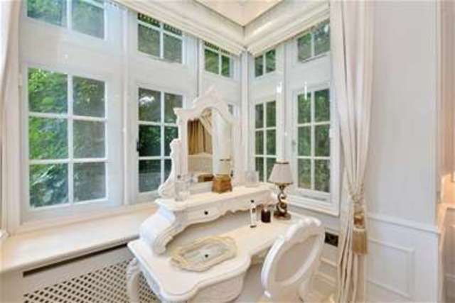  Image of 3 bedroom Flat for sale in Knightsbridge London SW1X at London, SW1X 7JW