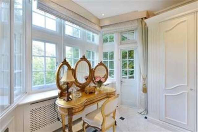  Image of 3 bedroom Flat for sale in Knightsbridge London SW1X at London, SW1X 7JW
