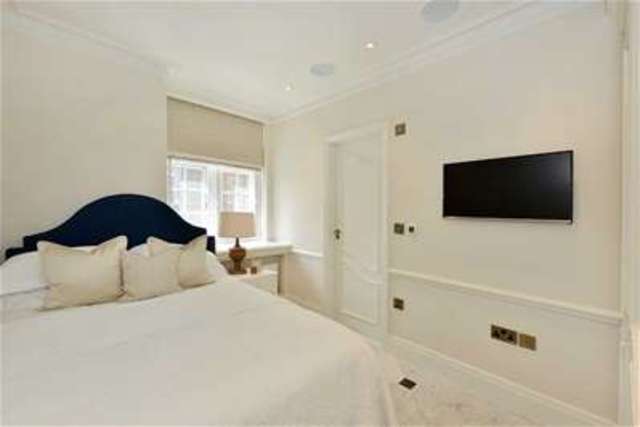  Image of 3 bedroom Flat for sale in Knightsbridge London SW1X at London, SW1X 7JW