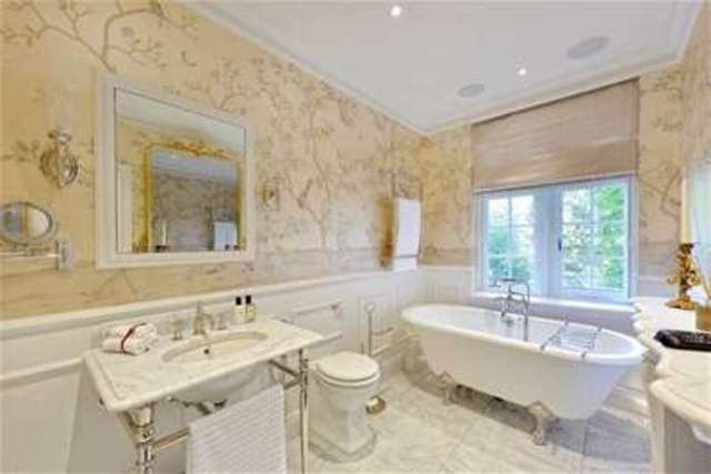  Image of 3 bedroom Flat for sale in Knightsbridge London SW1X at London, SW1X 7JW