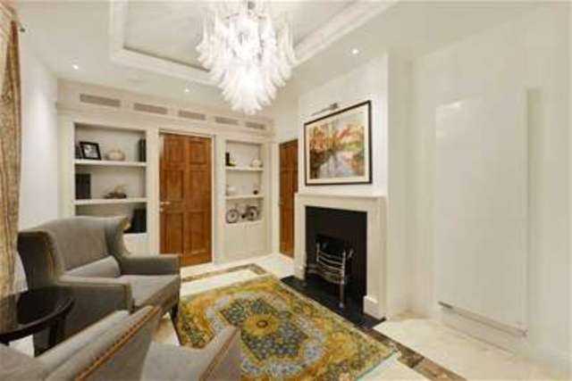  Image of 3 bedroom Flat for sale in Knightsbridge London SW1X at London, SW1X 7JW