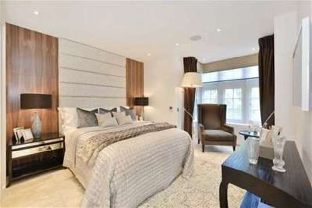  Image of 3 bedroom Flat for sale in Knightsbridge London SW1X at London, SW1X 7JW