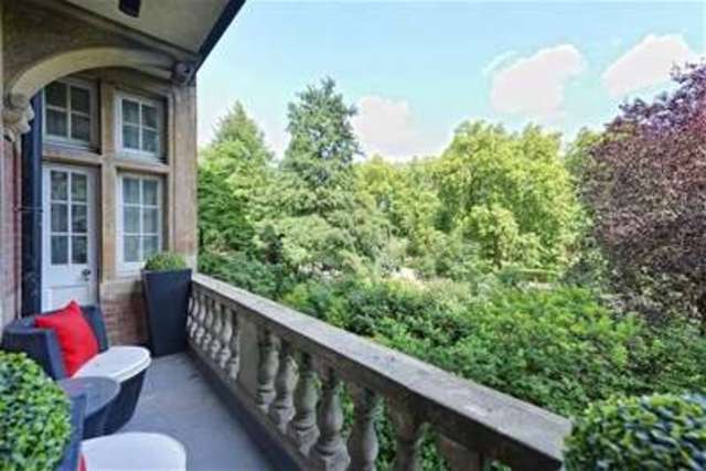  Image of 3 bedroom Flat for sale in Knightsbridge London SW1X at London, SW1X 7JW
