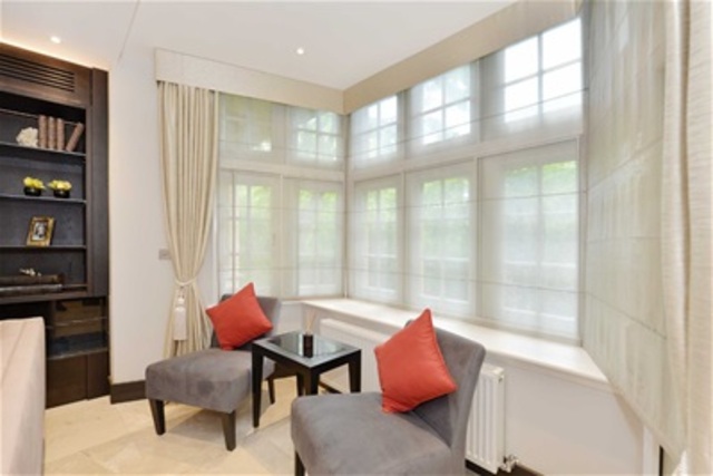  Image of 4 bedroom Flat for sale in Knightsbridge London SW1X at London, SW1X 7JP