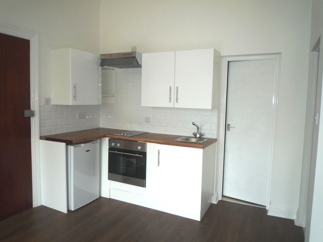  Image of Flat to rent in Parsifal Road London NW6 at West Hampstead, NW6 1UG