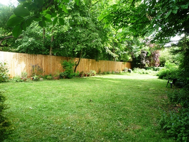  Image of Flat to rent in Parsifal Road London NW6 at West Hampstead, NW6 1UG