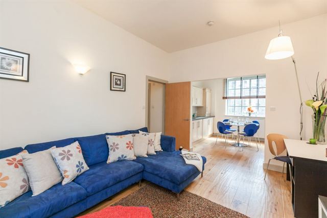  Image of 2 bedroom Flat to rent in Patriothall Edinburgh EH3 at Stockbridge Edinburgh Edinburgh, EH3 5AY