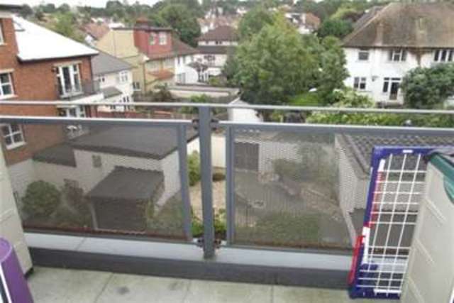  Image of 2 bedroom Flat to rent in Greyhound Hill London NW4 at London, NW4 4JE