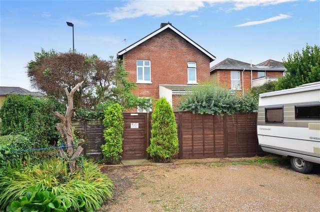  Image of Studio flat for sale in Pellhurst Road Ryde PO33 at Ryde Isle of Wight Ryde, PO33 3BN