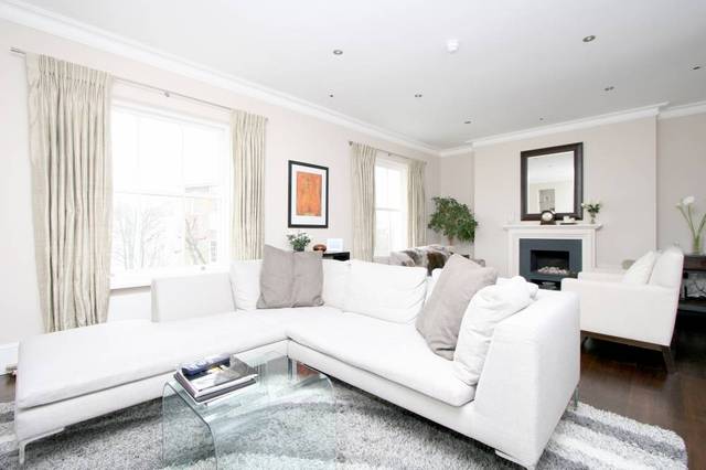  Image of 3 bedroom Flat to rent in Pembridge Crescent London W11 at Pembridge Crescent  Notting Hill, W11 3DS