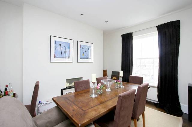 Image of 3 bedroom Flat to rent in Pembridge Crescent London W11 at Pembridge Crescent  Notting Hill, W11 3DS
