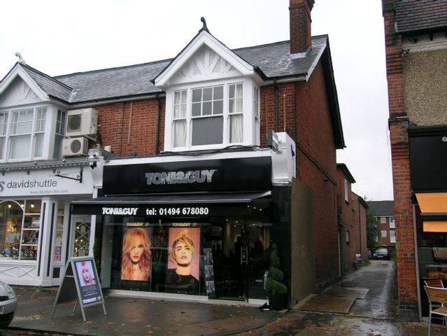  Image of 2 bedroom Flat to rent in The Broadway Penn Road Beaconsfield HP9 at Penn Road  Beaconsfield, HP9 2PD