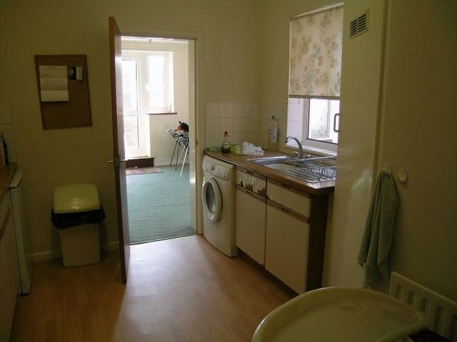  Image of 2 bedroom Flat to rent in The Broadway Penn Road Beaconsfield HP9 at Penn Road  Beaconsfield, HP9 2PD