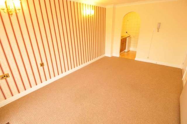  Image of 1 bedroom Flat to rent in Hesslewell Court Heswall Wirral CH60 at Heswall Wirral Heswall, CH60 7TW