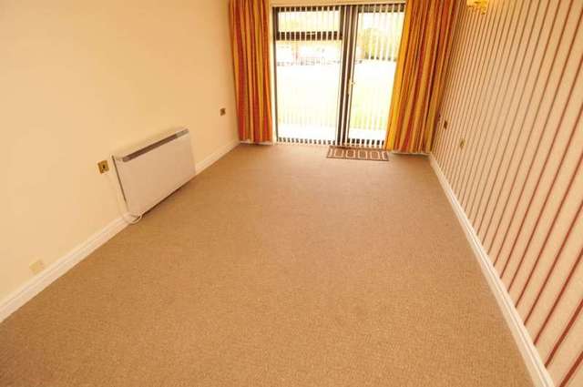  Image of 1 bedroom Flat to rent in Hesslewell Court Heswall Wirral CH60 at Heswall Wirral Heswall, CH60 7TW