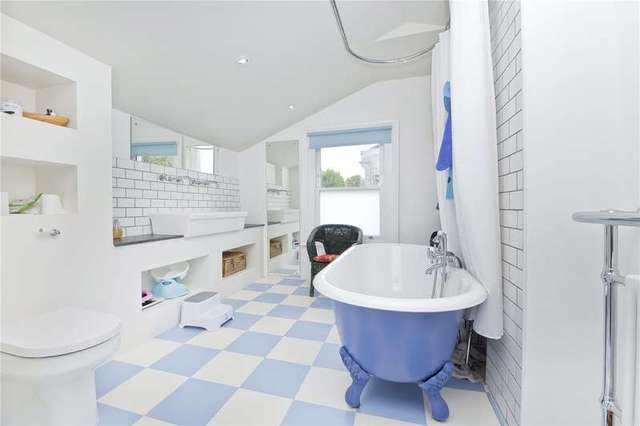  Image of 3 bedroom Detached house to rent in Penshurst Road London E9 at South Hackney London Victoria Park, E9 7DT