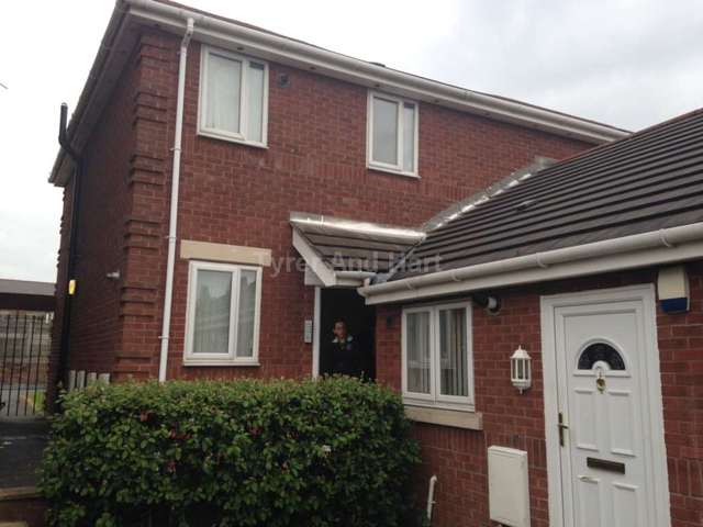  Image of 2 bedroom Apartment to rent in Esonwood Road Whiston Prescot L35 at Pinfold Court, Esonwood Road Whiston Prescot, L35 3BA