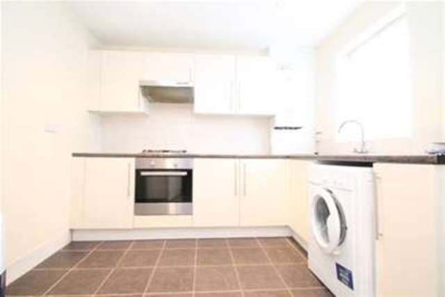  Image of 3 bedroom Detached house to rent in Pitlake Croydon CR0 at Croydon, CR0 3RA