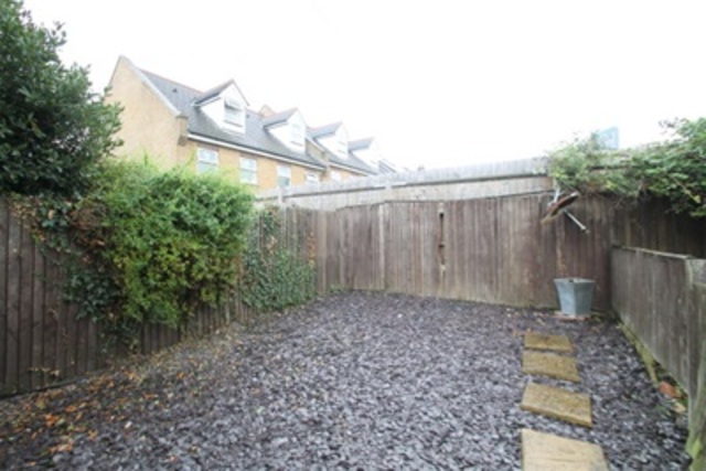  Image of 3 bedroom Detached house to rent in Pitlake Croydon CR0 at Croydon, CR0 3RA