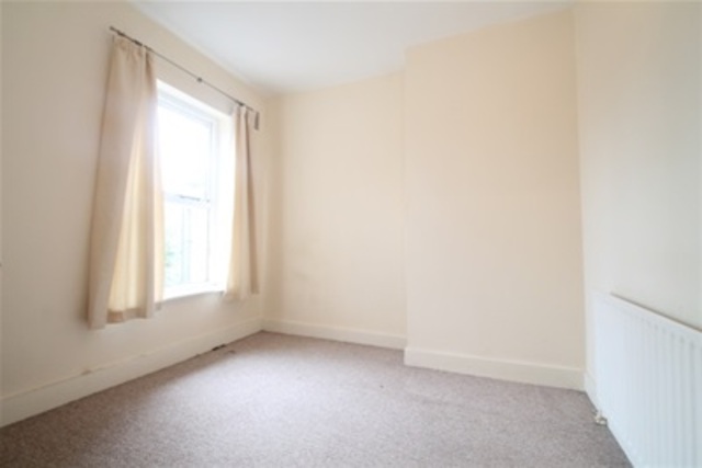  Image of 3 bedroom Detached house to rent in Pitlake Croydon CR0 at Croydon, CR0 3RA