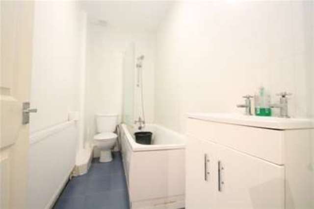  Image of 3 bedroom Detached house to rent in Pitlake Croydon CR0 at Croydon, CR0 3RA