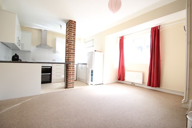  Image of 1 bedroom Detached house to rent in Plough Way Winchester SO22 at Badger Farm  Winchester, SO22 4PX