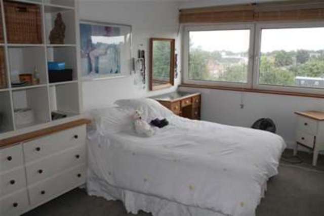  Image of 3 bedroom Flat to rent in Portsmouth Road Kingston upon Thames KT1 at Kingston upon Thames, KT1 2NY