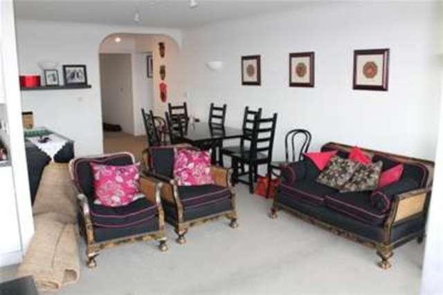  Image of 3 bedroom Flat to rent in Portsmouth Road Kingston upon Thames KT1 at Kingston upon Thames, KT1 2NY