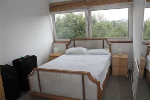  Image of 3 bedroom Flat to rent in Portsmouth Road Kingston upon Thames KT1 at Kingston upon Thames, KT1 2NY