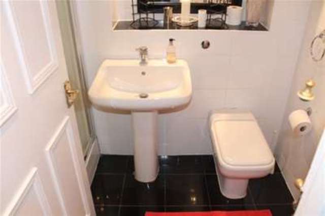  Image of 3 bedroom Flat to rent in Portsmouth Road Kingston upon Thames KT1 at Kingston upon Thames, KT1 2NY