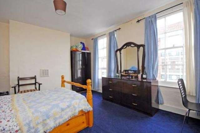  Image of 4 bedroom Flat to rent in Pratt Street London NW1 at Pratt Street  Camden Town, NW1 0DN