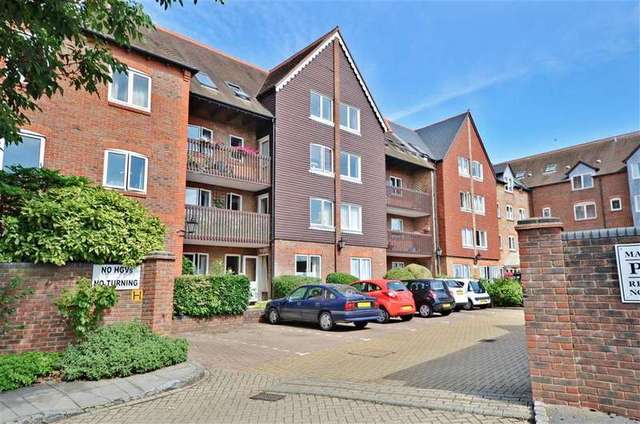  Image of 2 bedroom Flat for sale in Queen Street Arundel BN18 at Arundel West Sussex Arundel, BN18 9NZ