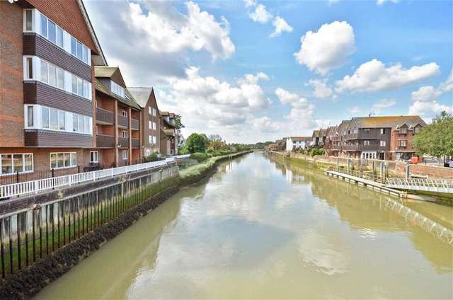  Image of 2 bedroom Flat for sale in Queen Street Arundel BN18 at Arundel West Sussex Arundel, BN18 9NZ