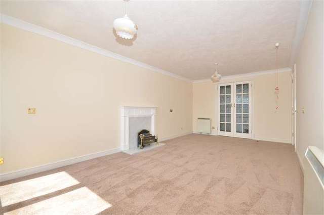  Image of 2 bedroom Flat for sale in Queen Street Arundel BN18 at Arundel West Sussex Arundel, BN18 9NZ
