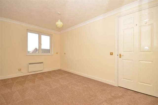  Image of 2 bedroom Flat for sale in Queen Street Arundel BN18 at Arundel West Sussex Arundel, BN18 9NZ