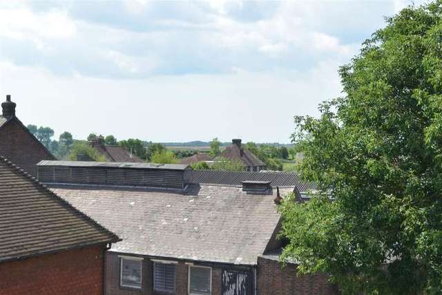  Image of 2 bedroom Flat for sale in Queen Street Arundel BN18 at Arundel West Sussex Arundel, BN18 9NZ