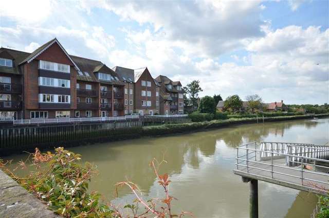 Image of 2 bedroom Flat for sale in Queen Street Arundel BN18 at Arundel West Sussex Arundel, BN18 9NZ