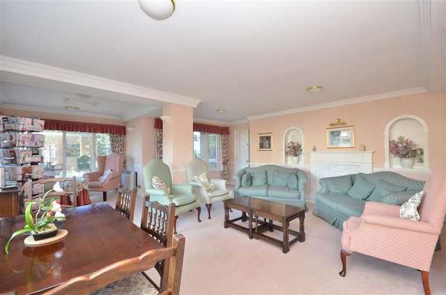  Image of 2 bedroom Flat for sale in Queen Street Arundel BN18 at Arundel West Sussex Arundel, BN18 9NZ