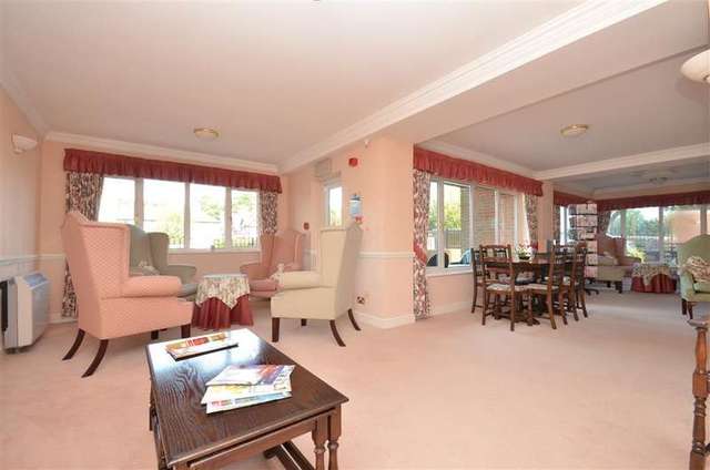  Image of 2 bedroom Flat for sale in Queen Street Arundel BN18 at Arundel West Sussex Arundel, BN18 9NZ