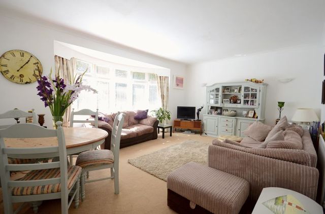  Image of 2 bedroom Flat for sale in Queens Park West Drive Bournemouth BH8 at Queens Park West Drive  Bournemouth, BH8 9DD