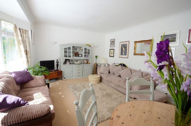  Image of 2 bedroom Flat for sale in Queens Park West Drive Bournemouth BH8 at Queens Park West Drive  Bournemouth, BH8 9DD