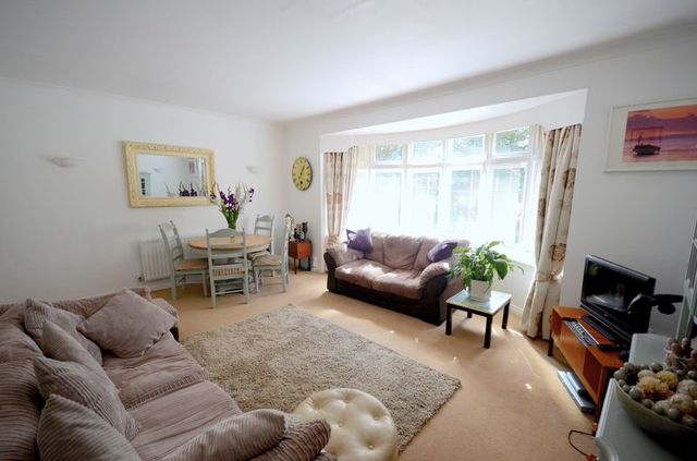  Image of 2 bedroom Flat for sale in Queens Park West Drive Bournemouth BH8 at Queens Park West Drive  Bournemouth, BH8 9DD
