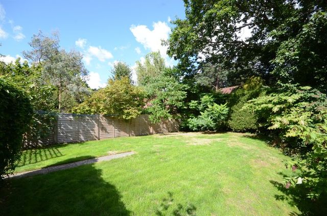  Image of 2 bedroom Flat for sale in Queens Park West Drive Bournemouth BH8 at Queens Park West Drive  Bournemouth, BH8 9DD