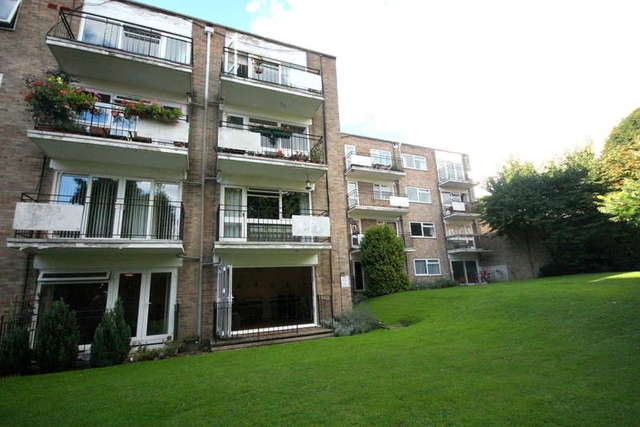  Image of 2 bedroom Apartment to rent in Queens Road Kingston upon Thames KT2 at Surrey  Kingston Upon Thames, KT2 7ST