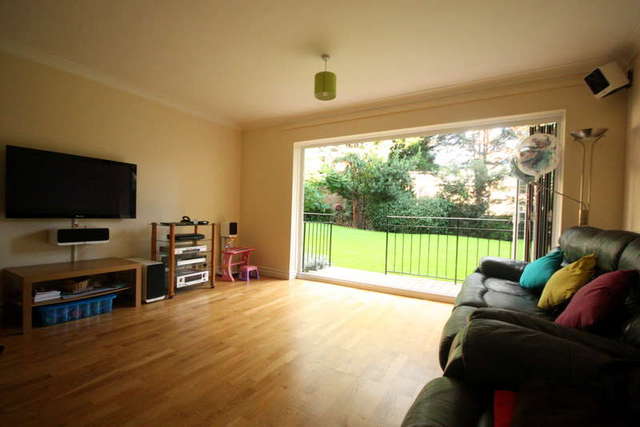  Image of 2 bedroom Apartment to rent in Queens Road Kingston upon Thames KT2 at Surrey  Kingston Upon Thames, KT2 7ST